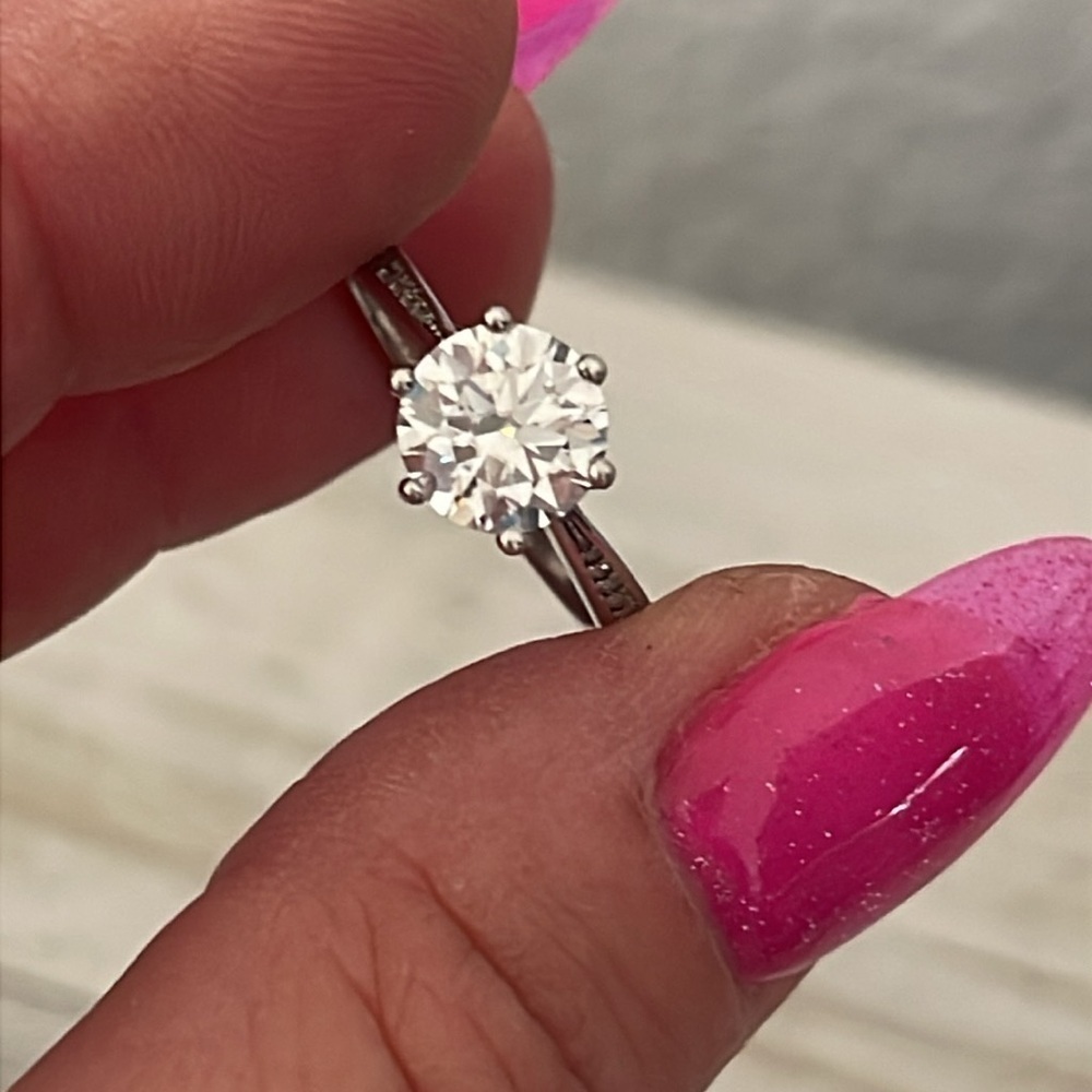 Gorgeous Sterling Silver 2Ct Moissanite Diamond Ring. - Picture 7 of 7